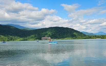 Nohoor Lake Baku city view